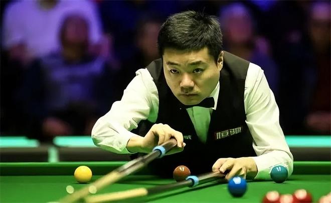 洲足球的重 洲足球的重