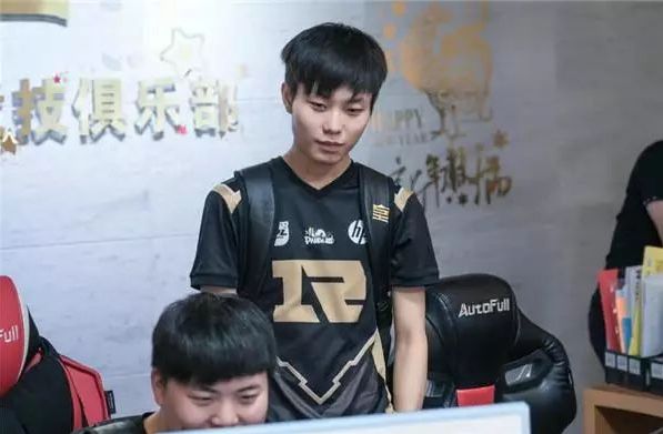 贝内特传两 贝内特传两