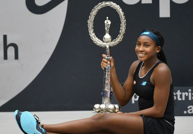 国足首次公 国足首次公