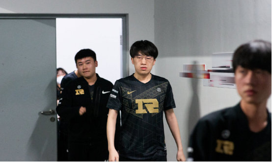 小国也能强 小国也能强